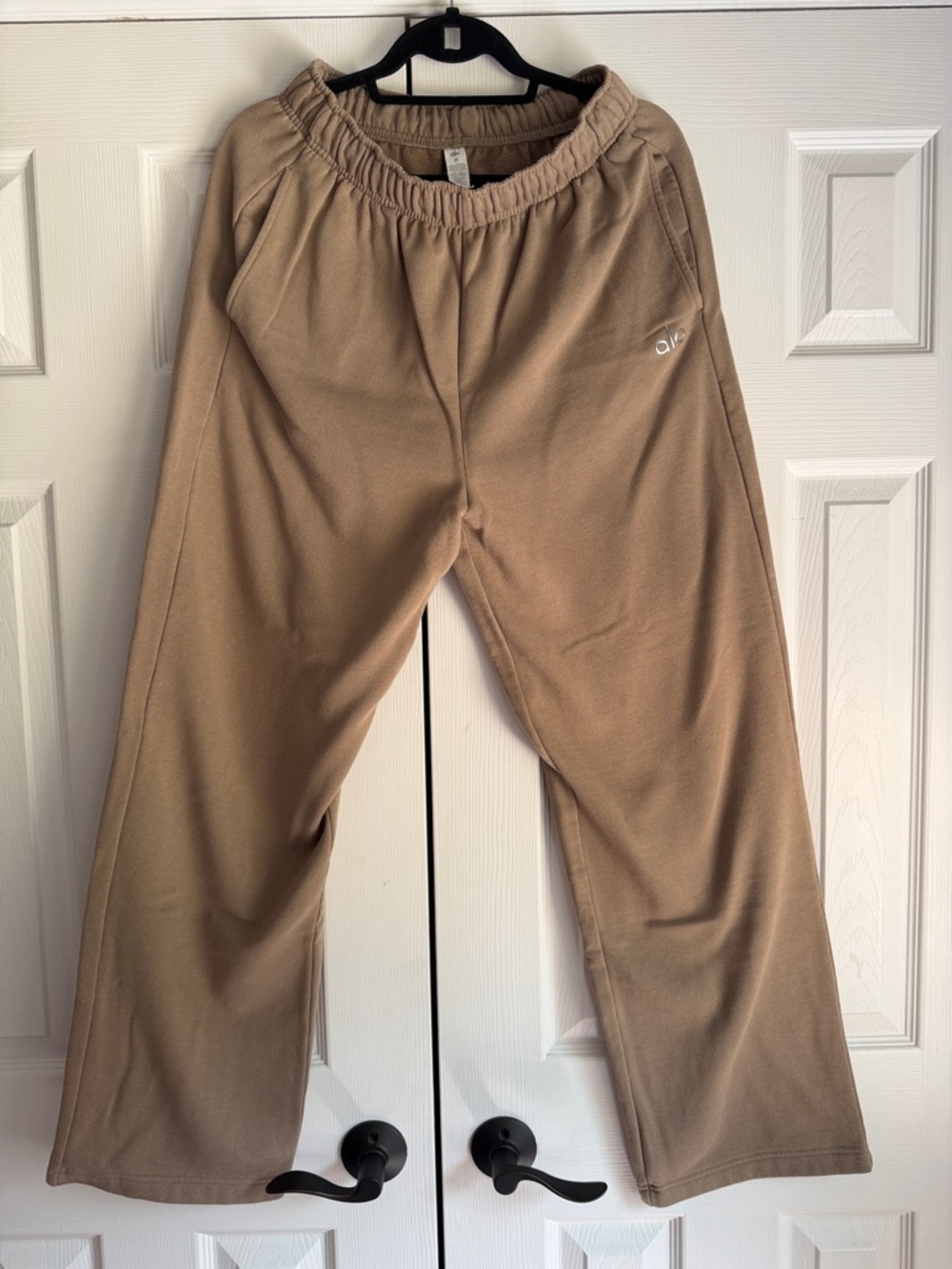 Alo women’s Tan Sweatpants